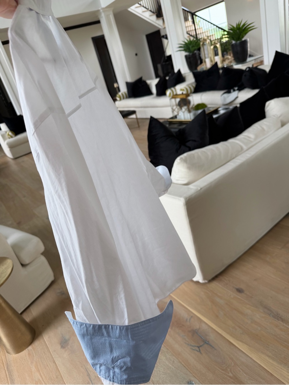 Zara White Button-Down Shirt with Light Blue Cuff Detail - Picture 3 of 3